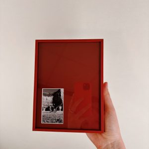 Rood lijstje klein 15x20 met off grid uitsnede passe-partout