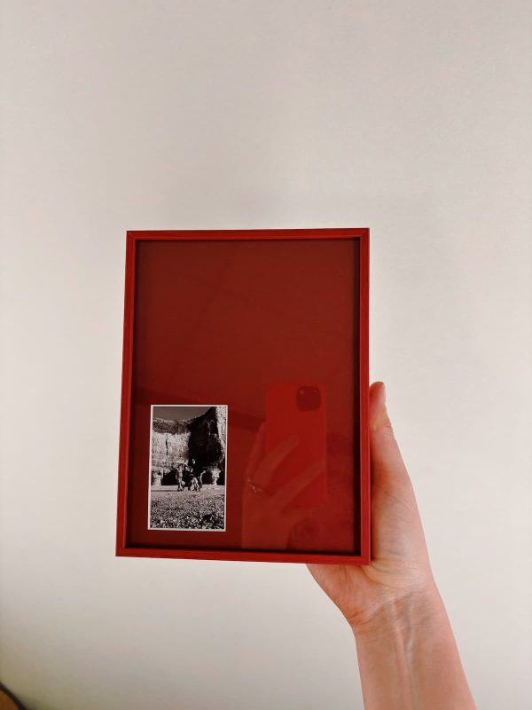 Rood lijstje klein 15x20 met off grid uitsnede passe-partout