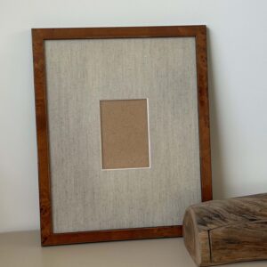 Vintage wortelhouten lijst Burlwood met linnen passe-partout.
