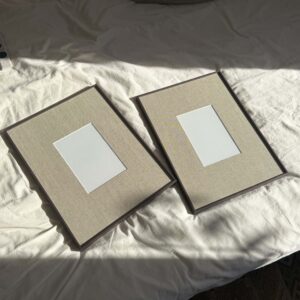 Sample Sale | 2 Lijsten 30x40 cm met linnen passe-partout